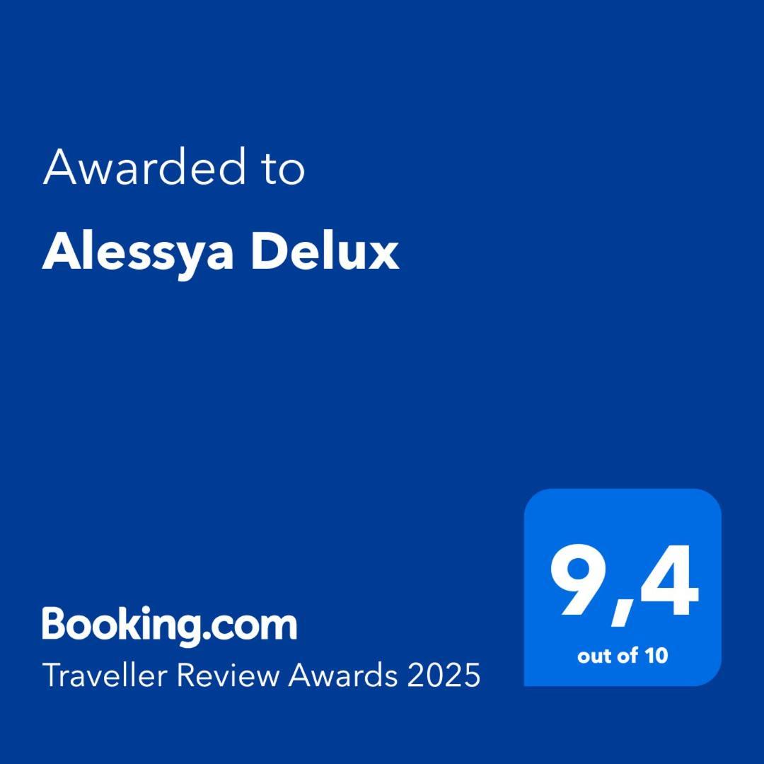 Alessya Delux *